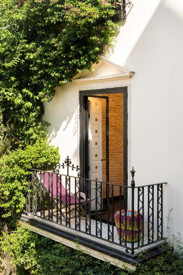 Pajaro Rebelde Bed and Breakfast Sevilla Exteriör bild